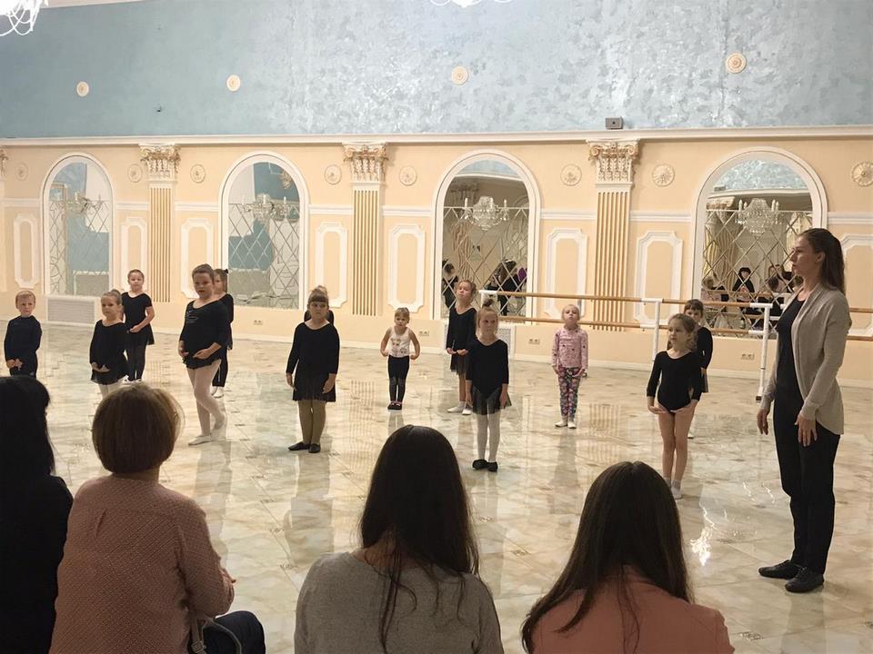 Открытое занятие в коллективе народного танца «Сувенир»