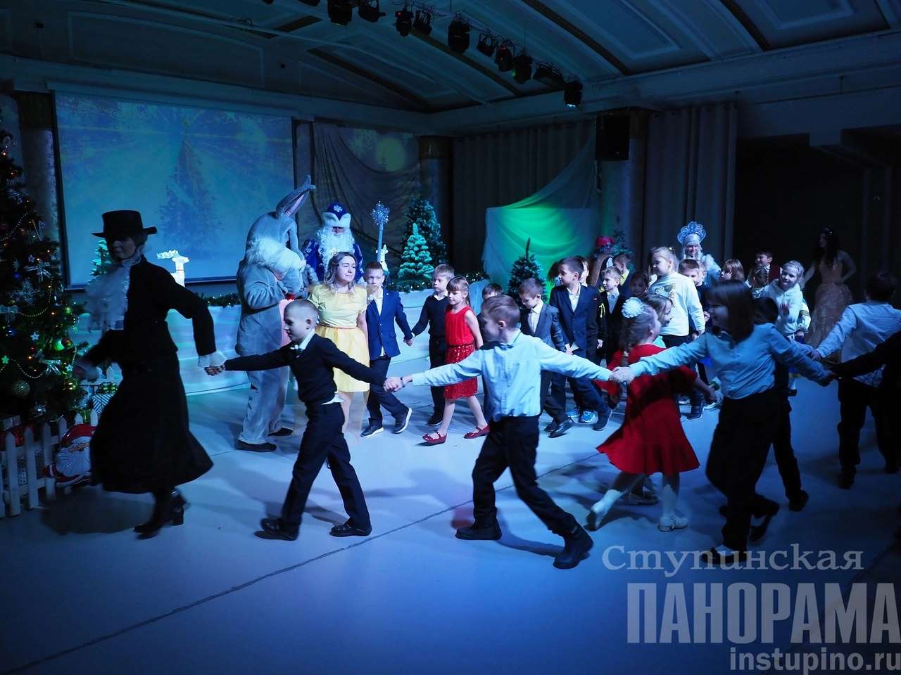 «Новогодняя круговерть» началась в ступинском Доме культуры «Металлург»